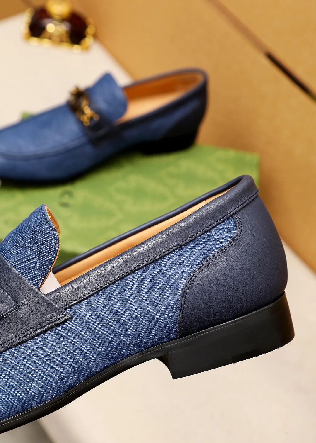 Men's shoes 💰462 💐 Product trademark: GUCCI "Gucci" casual leather shoes Regular size: 38-44 (45.46.47🉑️Customized) Product materials: Selected imported first-layer fabric upper + luxury hardware buckle, imported cowhide leather lining. Strong three-dimensional visual effect, original outsole Color: 3⃣️colors available